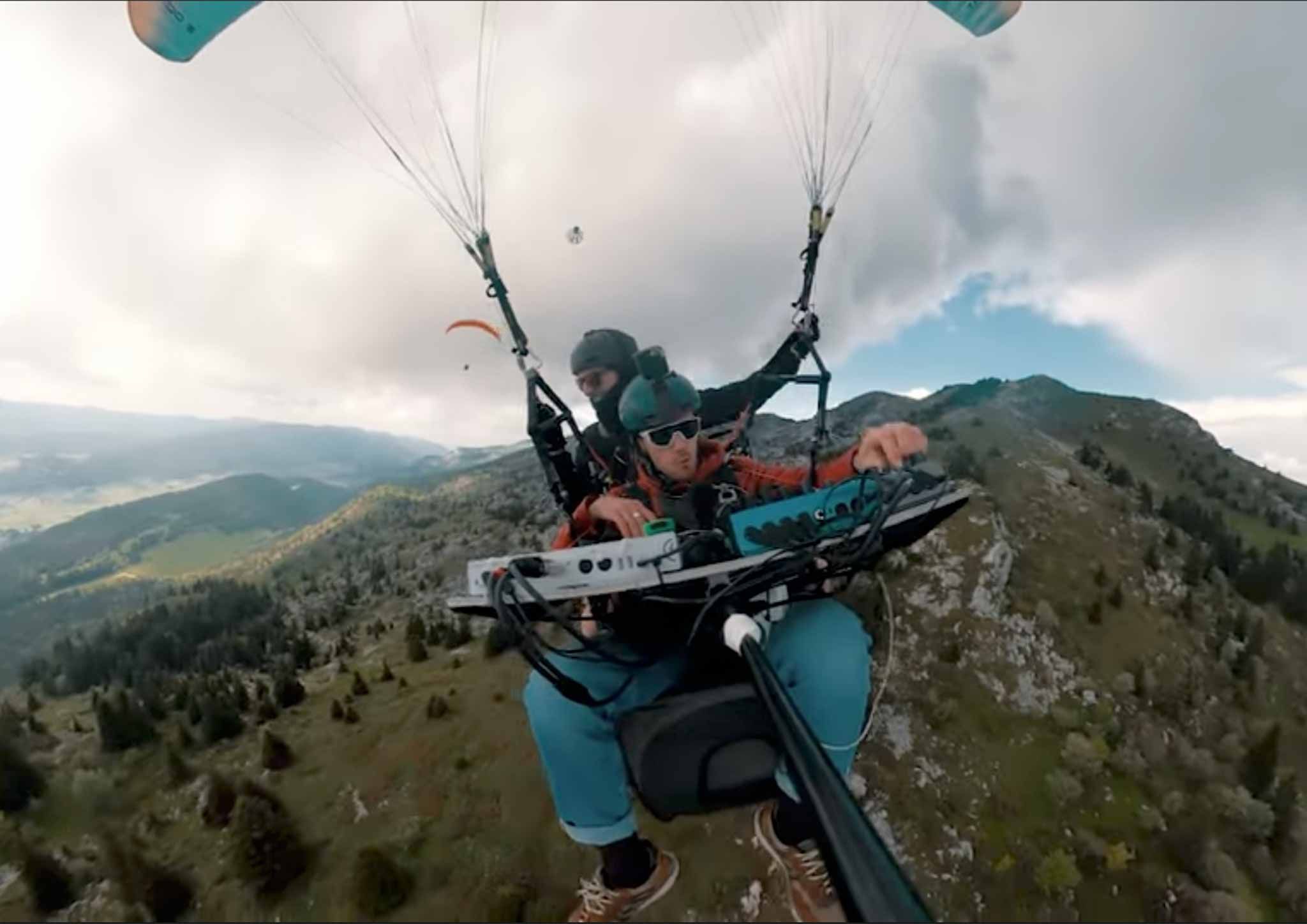 ¡Plume, Plume! Cuando el Cielo se Convierte en Escenario de DJ