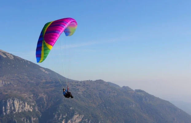 Lo que Nadie te Dice del Parapente: ¡Es Más Estrategia que Adrenalina!
